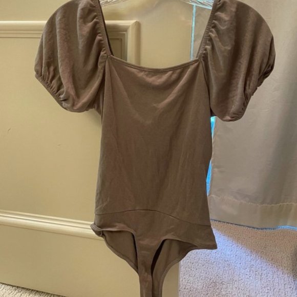 Le Lis Puff Sleeve Ruched Bodysuit - Picture 3 of 5